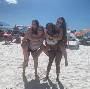 Meet your Posher, Clair